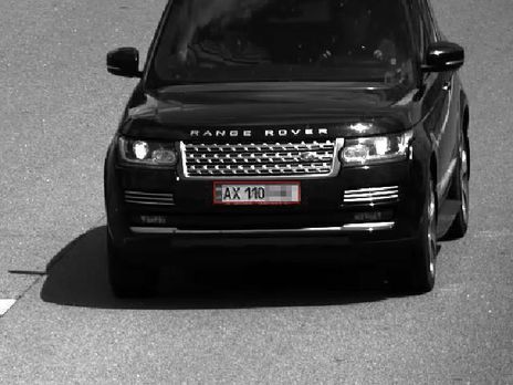 На киевской трассе зафиксированы одинаковые Range Rover, двигавшиеся со скоростью более 200 км/час