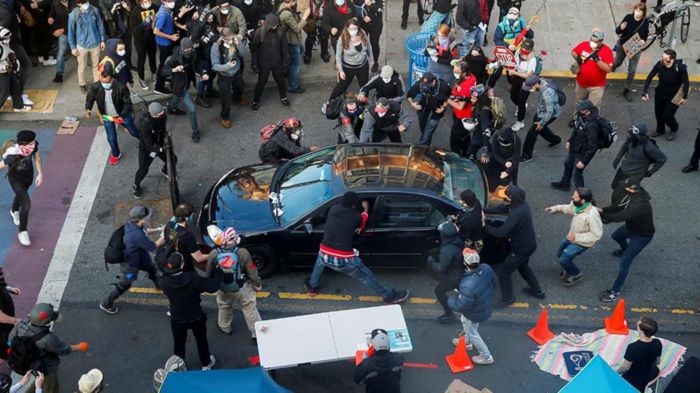 В Портленде авто протаранило толпу демонстрантов