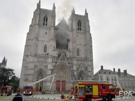 Пожар в соборе в Нанте. Задержанный волонтер признался в поджоге