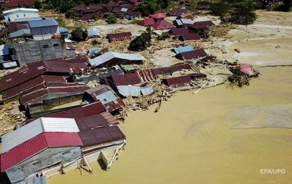 В Индонезии из-за паводков погибли десятки людей