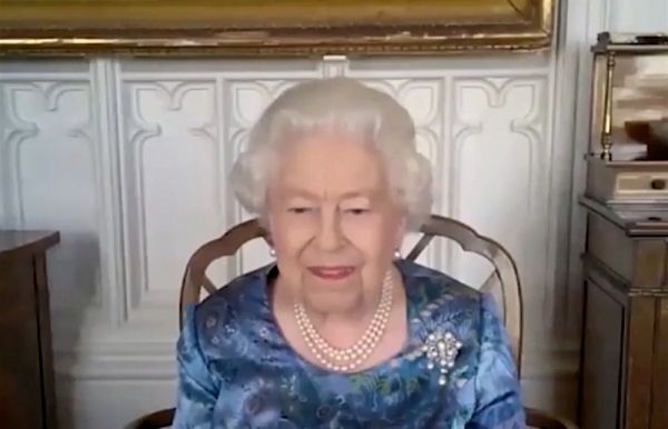 Елизавета ІІ провела встречу по Zoom. Видео