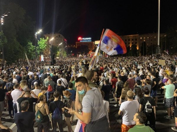     Новости Сербии - Протесты в Сербии из-за карантина переросли в массовые столкновения с полицией - новости мира    