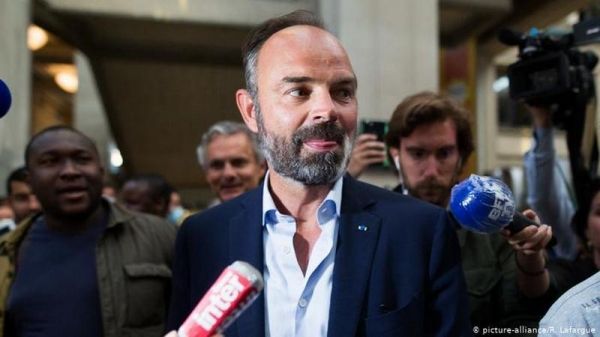 Во Франции правительство ушло в отставку: кто стал новым премьером