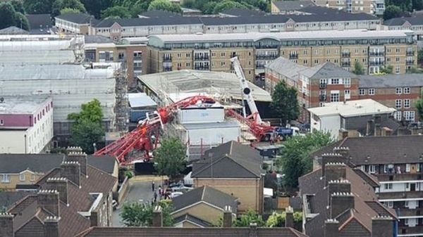 В Лондоне 20-метровый кран рухнул на жилой дом