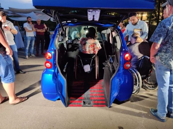 В Одессе создали электрокар для людей с инвалидностью за 10 тысяч долларов