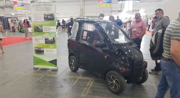 В Киеве представили миниатюрный отечественный электромобиль за $5000