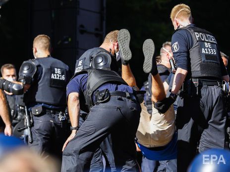 В Берлине 18 полицейских пострадали во время протеста против карантинных ограничений 