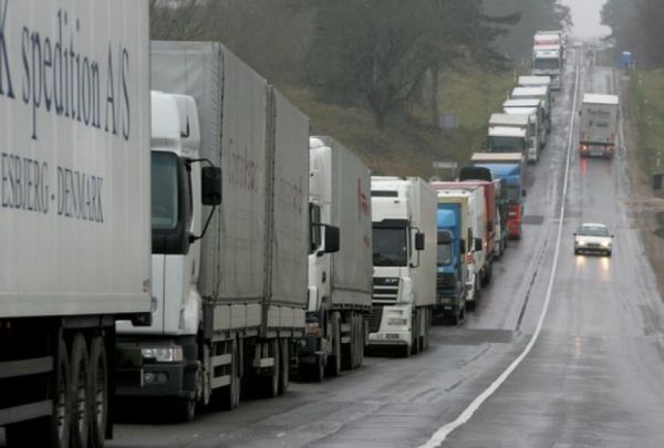 В Киеве из-за жары ограничили движение грузовиков