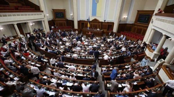 Нардепы увеличили минимальную зарплату в Украине
