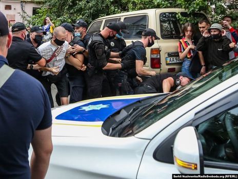 На акции протеста у посольства Беларуси в Киеве задержали Кольченко, на него составили протокол 