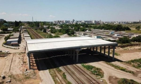 Зеленский в Херсоне поручил достроить «многострадальный» мост