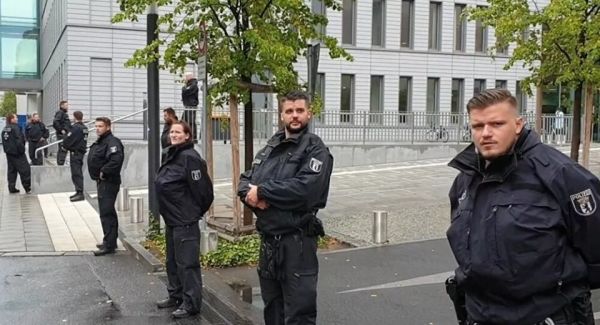 Навальный в Берлине находится под круглосуточной охраной