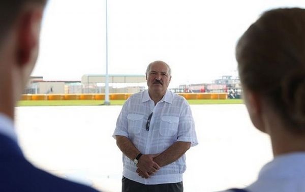 Лукашенко прокомментировал забастовки и слухи о своем вылете из Беларуси
