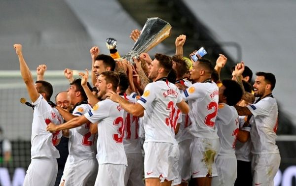 Ювентус поздравил Севилью с победой в Лиге Европы