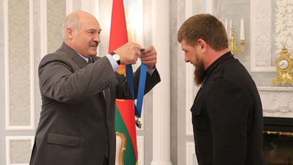 Кадыров назвал политику Лукашенко «мудрой» и призвал белорусов его поддержать