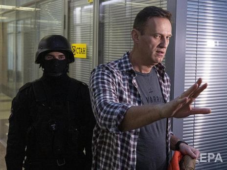 "В дело пошло старое-доброе ЦРУ". Навальный заявил, что подает в суд на Пескова