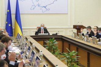     Коронавирус в Украине - Шмыгаль рассказал, когда Кабмин уйдет на "удаленку" - новости Украины    