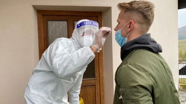 Словакия сделает тесты на коронавирус почти всему населению страны