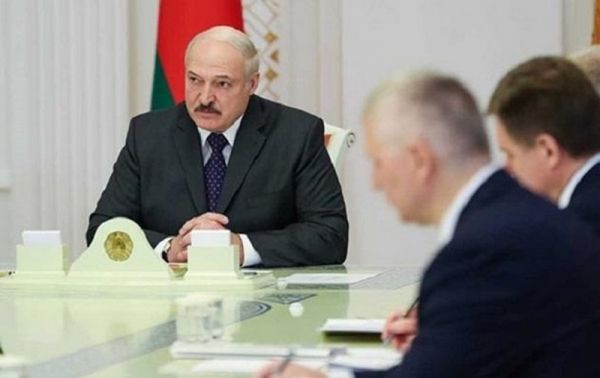 Лукашенко заявил, что не станет покидать Беларусь