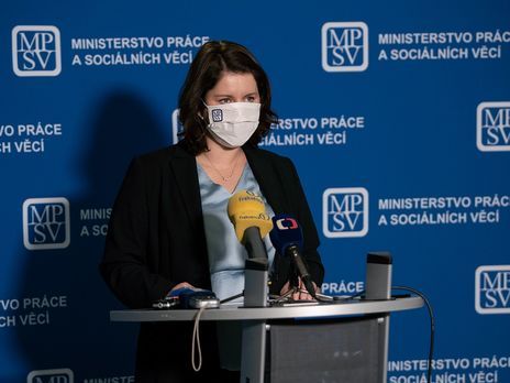 "Дебил, извините". Чешский министр попала в скандал из-за высказывания в адрес премьера Бабиша