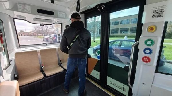 В Канаде начали курсировать беспилотные городские автобусы
