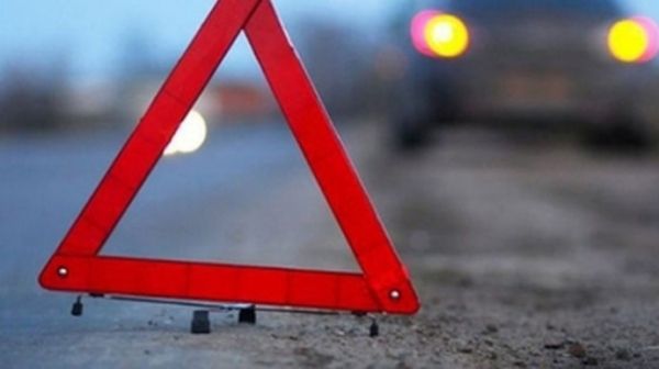 В Киеве водитель, находясь в нетрезвом состоянии, протаранила металлический забор