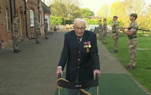 В Британии от коронавируса умер 100-летний ветеран, собравший для медиков £32 млн
