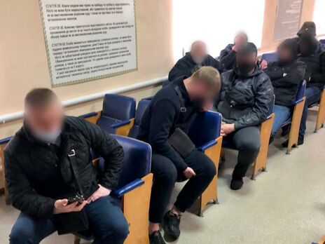 Полиция провела профилактическую беседу с тремя группами титушек, задержанных под Харьковом, и отпустила их