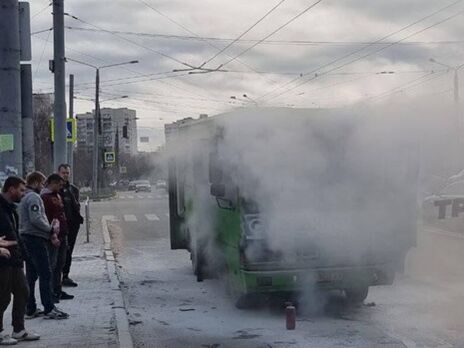 В Харькове горела маршрутка с пассажирами