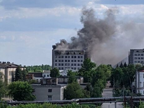 В Харькове горит завод "Коммунар", его тушат 60 пожарных 