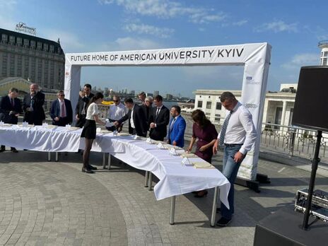 В Киеве на месте речного вокзала хотят открыть университет "мирового уровня"