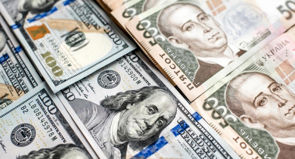 Доллар продолжил падение: ждать ли курса 27 гривен