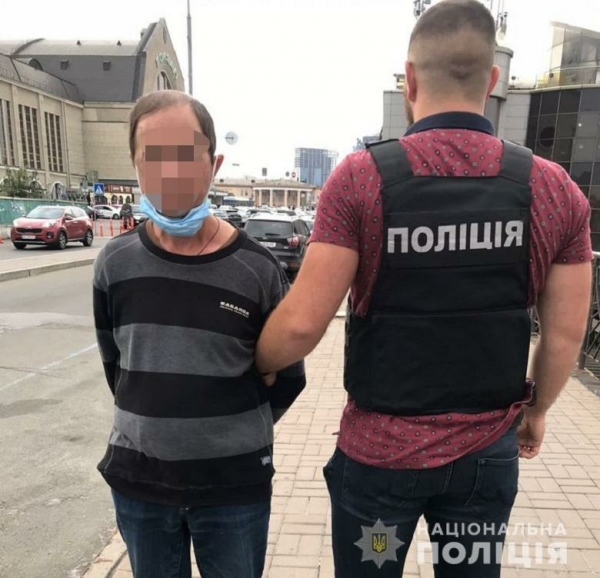 В Киеве 50-летний мужчина развращал 8-летнюю девочку в туалете школы – полиция