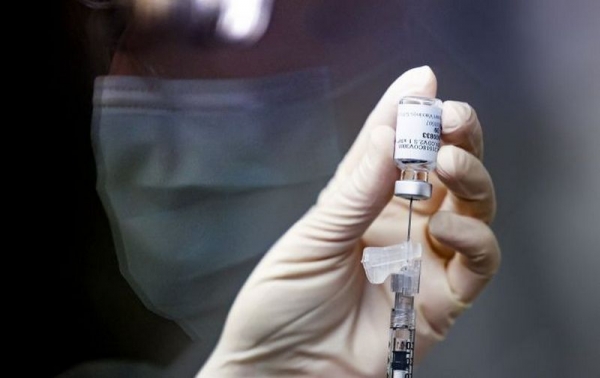 В Британии медиков предупредили об увольнении из-за вакцинации: установлен крайний срок