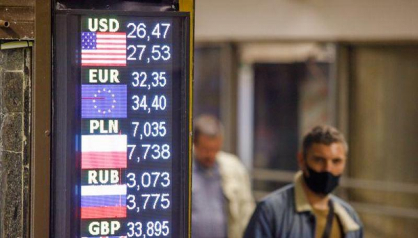 Аномалия: аналитики объяснили, почему курс доллара падает