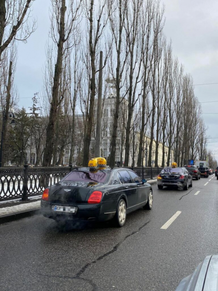 Найдено самое дорогое такси в Киеве: сколько стоит поездка на Bentley