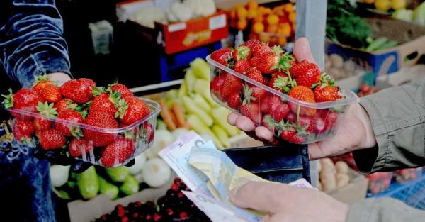 Ціни на полуницю та черешню впадуть у перші дні літа. А чи будуть кавуни?