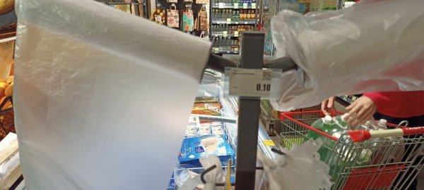 «Забудьте, их больше не будет»: как в Измаиле реализуют «Закон о пакетах» в магазинах и аптеках