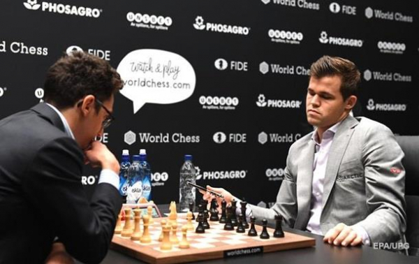 Норвежець Карлсен захистив титул чемпіона світу з шахів