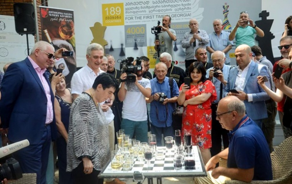 У Грузії шахісти зіграли внічию келихами вина