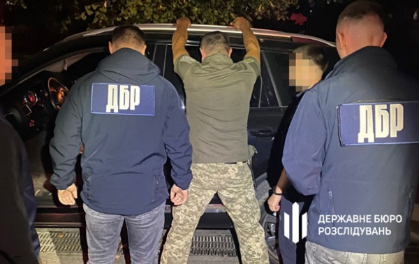 Військком в Одесі видавав депутатам та їхнім родичам "білі квитки"