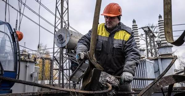 Спасти энергетику Украины: строить маленькие станции и хранить электричество в Польше - Новости экономики