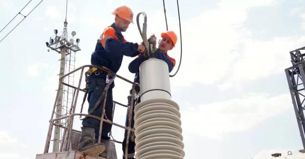 Тарифы на электроэнергию вырастут уже этим летом: Сколько заплатим - Новости экономики