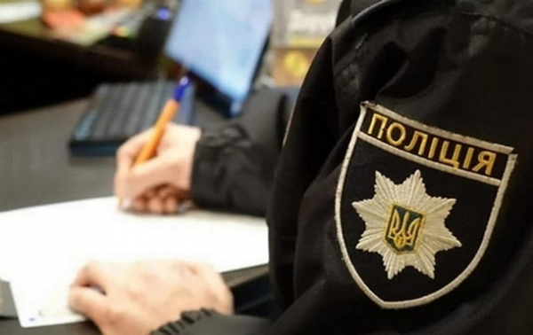 Поліцейську з Одеси звільнять зі служби за скандальне відео