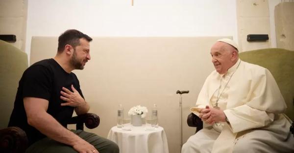 Зеленський зустрівся з Папою Римським та розповів понтифіку про Саміт миру