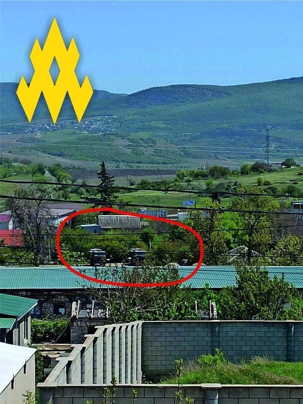 Військових тут мало, їх помітили лишень на спостережній вишці та на околицях території.