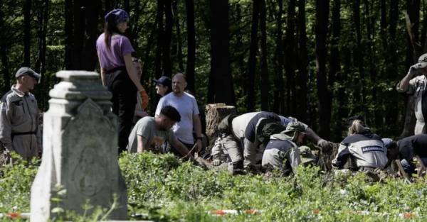 Україна не зупиняла ексгумацію останків жертв Волинської трагедії у Плужниках, - Точицький