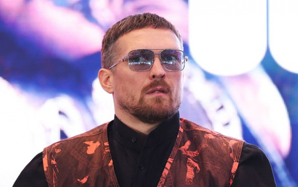 Усик відповів на питання про своє майбутнє в політиці