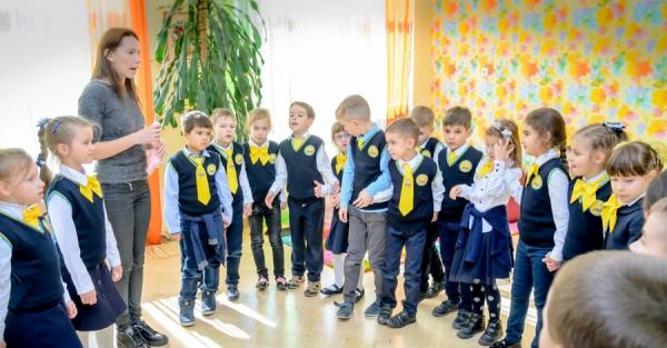 Батькам першокласників в Україні виплатять по п'ять тисяч гривень - тих, хто вчитиметься офлайн