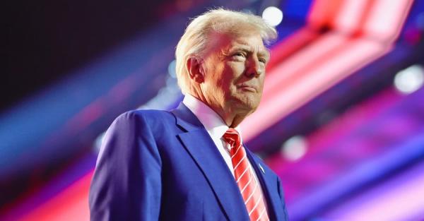 ФБР проводило обшуки у екс-радника Трампа – президент уже відреагував